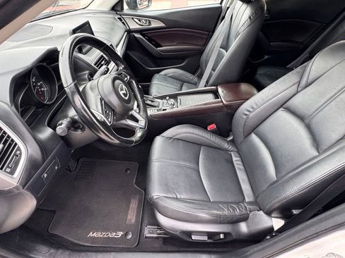 Used 2017 MAZDA MAZDA3 Touring FWD image 11