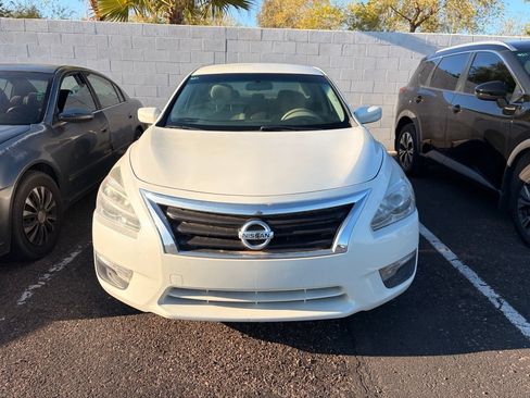 Used 2015 Nissan Altima 2.5 S w/ Special Edition Package FWD image 3