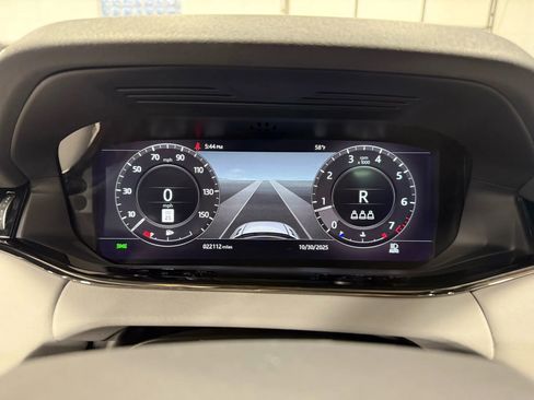 Used 2020 Land Rover Range Rover Evoque R-Dynamic SE image 17