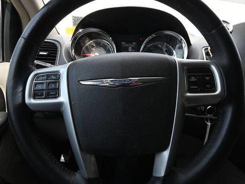 Used 2013 Chrysler Town & Country Touring FWD image 14