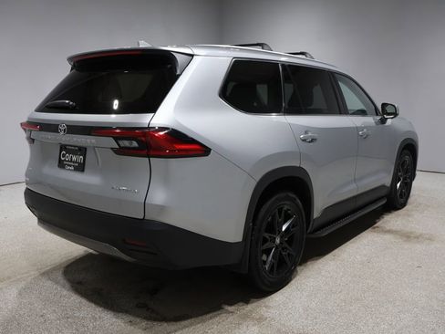 Used 2024 Toyota Grand Highlander Platinum image 2