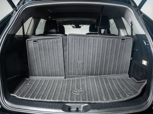 Used 2019 Toyota Highlander SE image 9