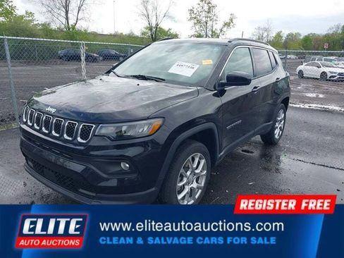 Used 2023 Jeep Compass Latitude AWD/4WD image 3