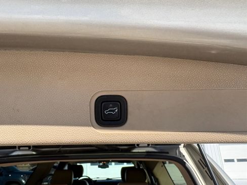 Used 2014 Chevrolet Suburban LTZ image 27