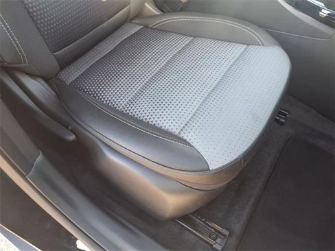 Used 2025 Chevrolet Trax LT w/ LT Convenience Package image 82