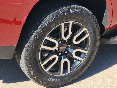 Used 2023 GMC Yukon AT4 image 7
