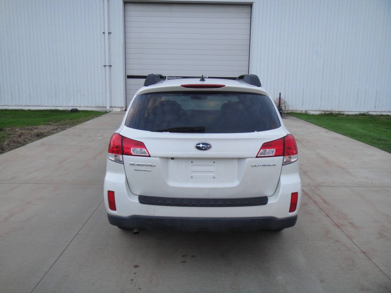 Used 2012 Subaru Outback 2.5i Limited w/ Moonroof Pkg AWD/4WD image 7