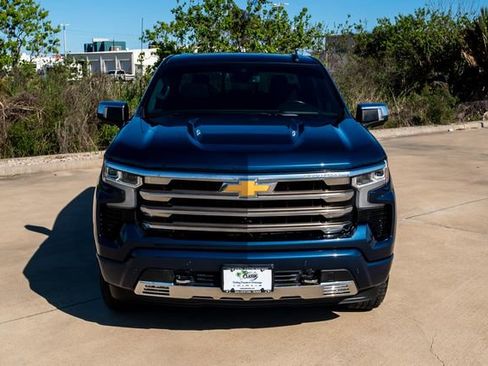 Used 2022 Chevrolet Silverado 1500 High Country w/ Max Trailering Package image 2