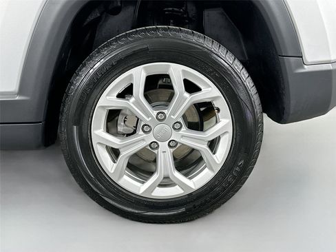Used 2024 Jeep Compass Latitude AWD/4WD image 28