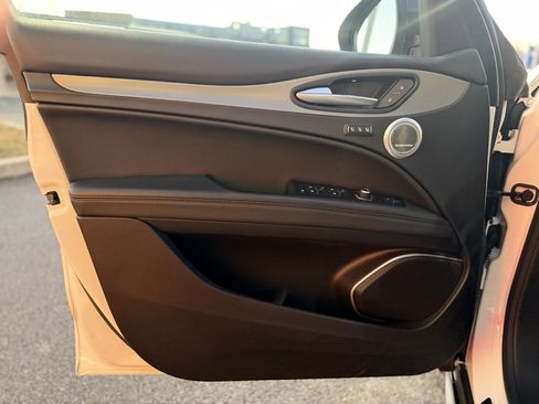 Used 2019 Alfa Romeo Stelvio Ti Sport w/ Quick Order Package 22S Sport image 13