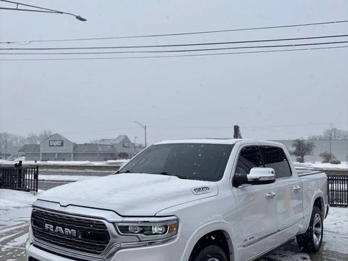 Used 2019 RAM 1500 Limited w/ Body Color Bumper Group AWD/4WD image 3