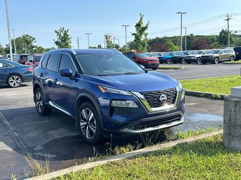 Used 2022 Nissan Rogue SL w/ SL Premium Package FWD image 2
