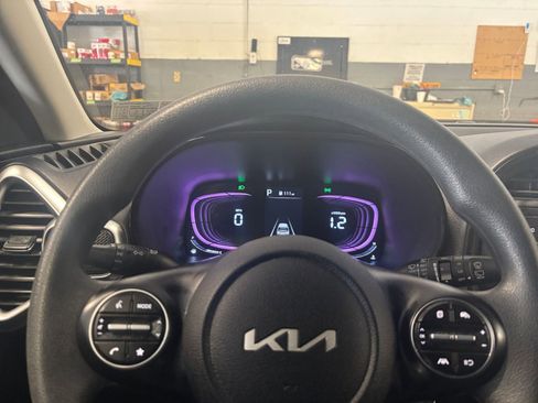 Used 2025 Kia Soul LX w/ LX Technology Package image 25