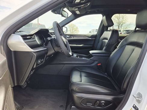 Used 2024 Jeep Grand Cherokee Limited image 13