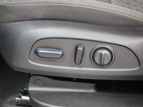 Used 2023 Chevrolet Equinox LT image 19