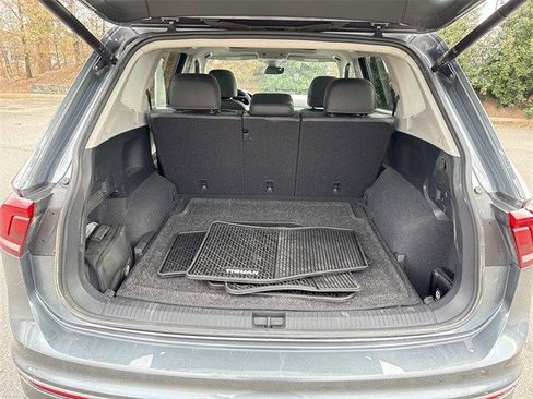 Used 2022 Volkswagen Tiguan SE image 12
