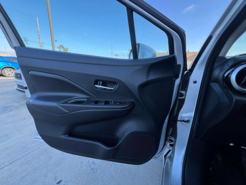 Used 2025 Nissan Versa SV FWD image 18