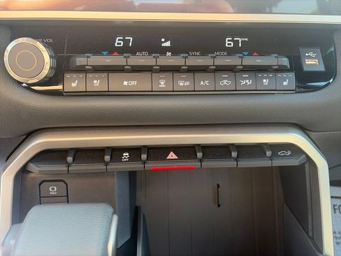 Used 2026 Toyota Tundra Limited AWD/4WD image 26