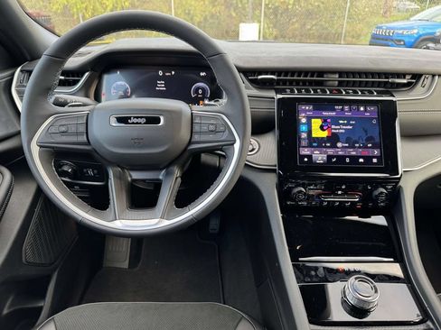 New 2025 Jeep Grand Cherokee 4WD image 17