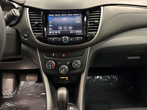 Used 2021 Chevrolet Trax LT w/ Premium Seat Package image 18