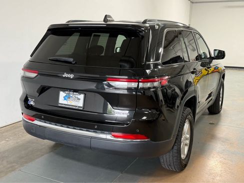 Used 2024 Jeep Grand Cherokee Laredo AWD/4WD image 7