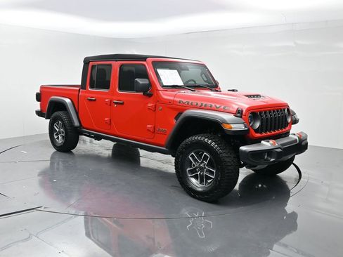 Used 2024 Jeep Gladiator Mojave AWD/4WD image 2