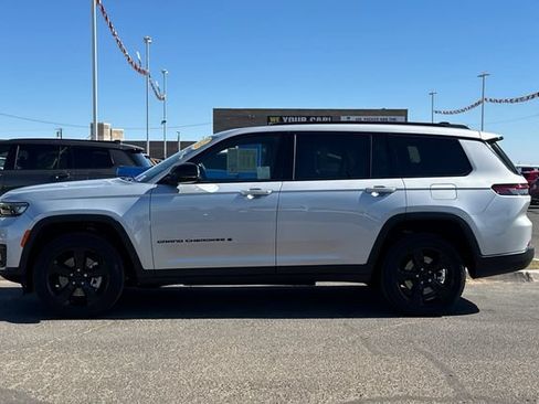 Certified 2023 Jeep Grand Cherokee L Laredo RWD image 11