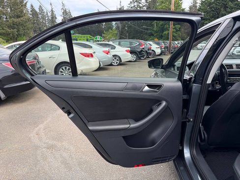 Used 2012 Volkswagen Jetta SE FWD image 21