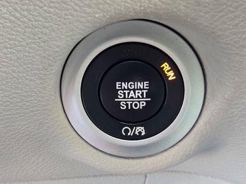 Used 2022 Chrysler Pacifica Touring-L FWD image 23