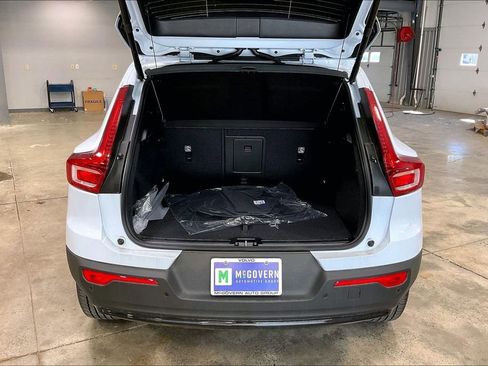 New 2026 Volvo XC40 B5 Plus w/ Climate Package AWD/4WD image 9