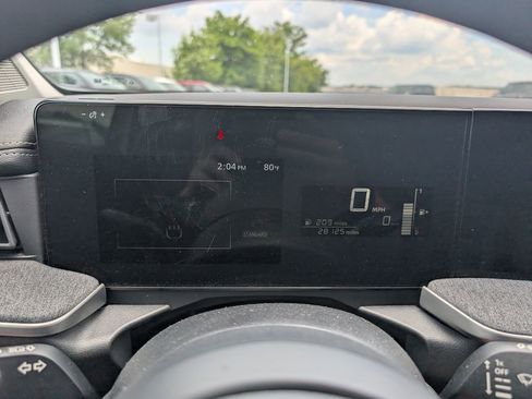 Used 2025 Nissan Kicks SV AWD/4WD image 18