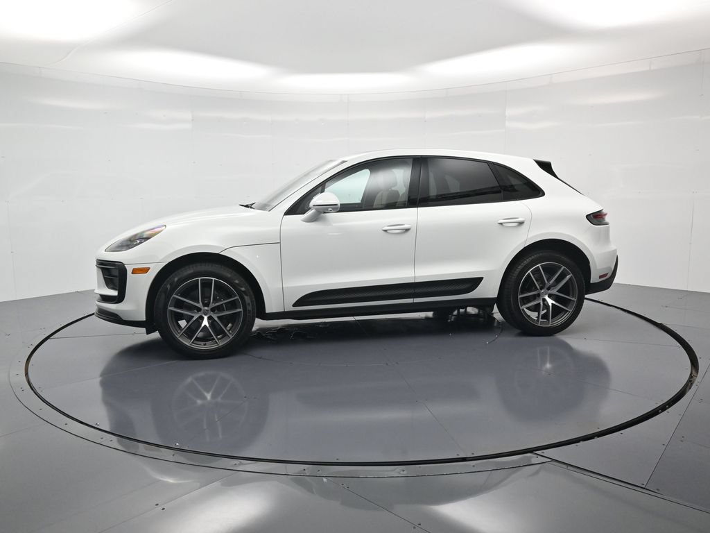 Certified 2026 Porsche Macan AWD/4WD image 2