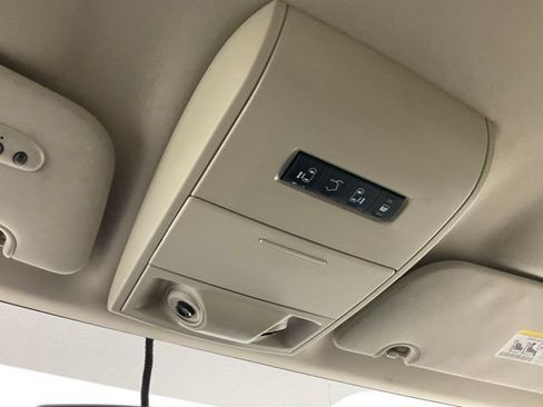 Used 2016 Chrysler Town & Country Touring FWD image 24