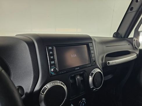 Used 2012 Jeep Wrangler Sahara w/ Connectivity Group image 25