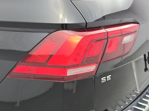 Used 2023 Volkswagen Tiguan SE w/ Panoramic Sunroof Package FWD image 35