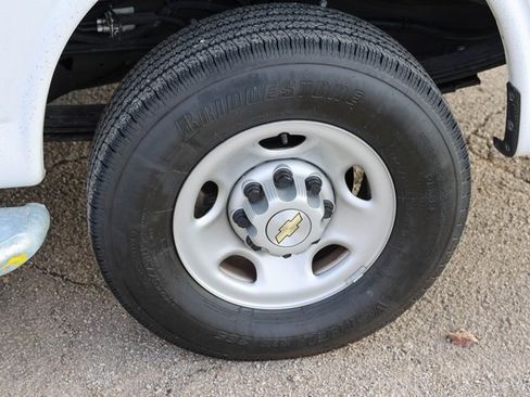 Used 2024 Chevrolet Express 2500 w/ Driver Convenience Package image 7