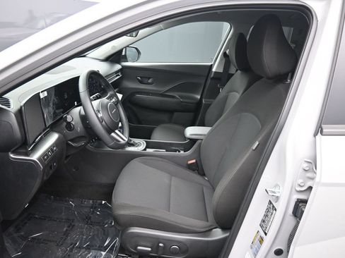 Certified 2025 Hyundai Kona SEL AWD/4WD image 18