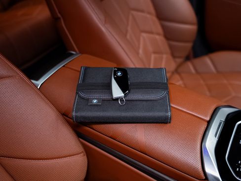 Used 2023 BMW i7 xDrive60 image 80