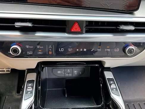 Used 2025 Kia Sorento SX Prestige AWD/4WD image 25