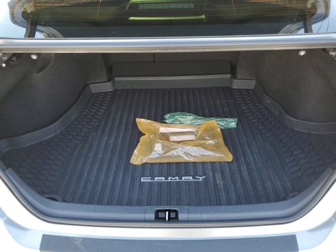 Used 2025 Toyota Camry XSE FWD image 9