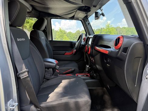 Used 2016 Jeep Wrangler Unlimited Sahara image 29