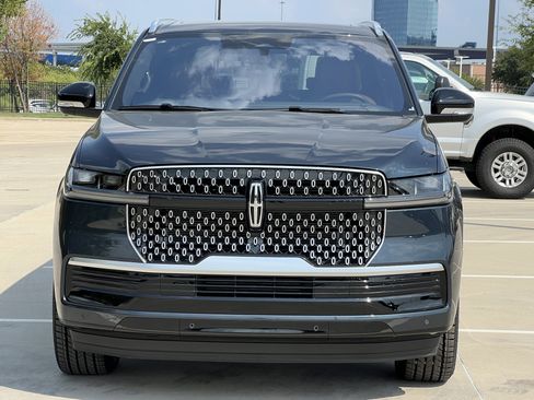 New 2025 Lincoln Navigator L Reserve image 13