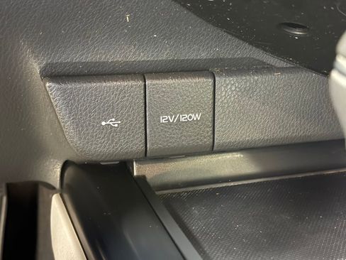 Used 2020 Toyota Camry SE w/ Convenience Package image 31