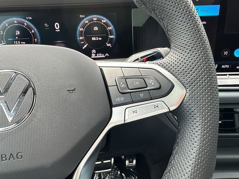 New 2025 Volkswagen Tiguan SE R-Line image 22