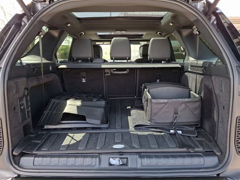 Certified 2024 Land Rover Discovery Dynamic SE image 28