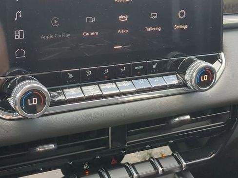 New 2025 GMC Canyon Elevation w/ Convenience Package image 33