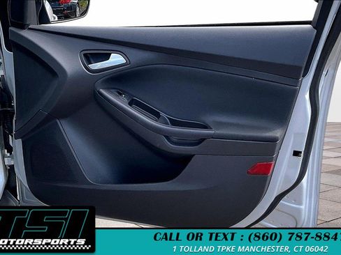 Used 2014 Ford Focus SE w/ SE Sport Package FWD image 22