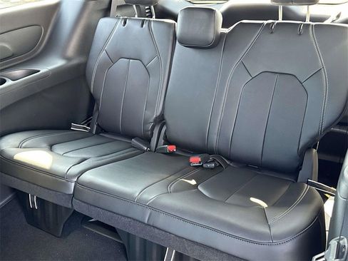 New 2026 Chrysler Pacifica Select image 9