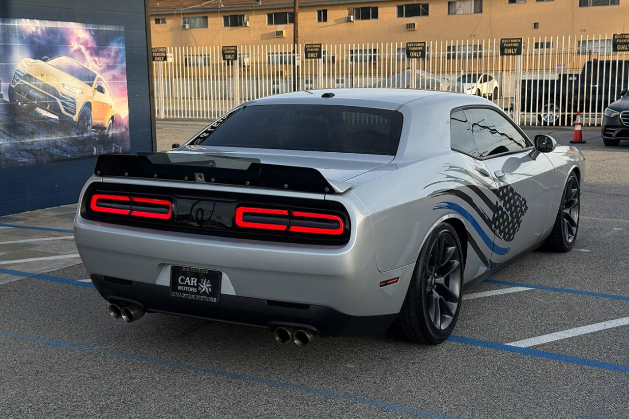 Used 2022 Dodge Challenger R/T RWD image 6