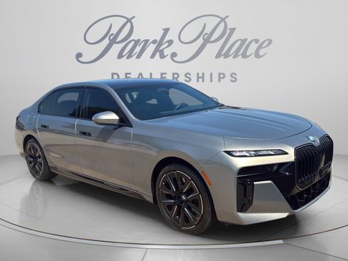 Used 2024 BMW 760i xDrive w/ Executive Package AWD/4WD image 8